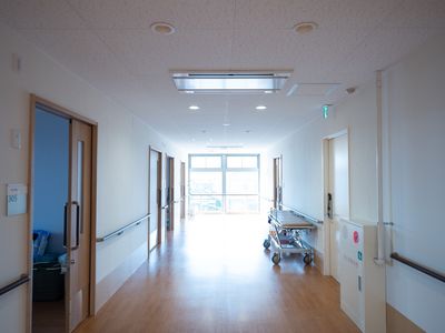 清潔感ある施設の廊下
