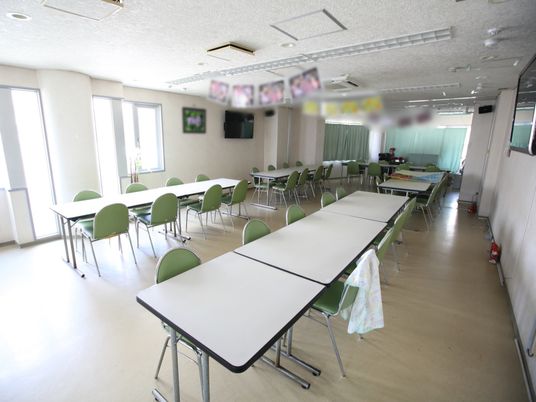 清潔感ある食堂空間