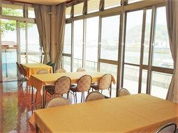 明るいダイニングスペース