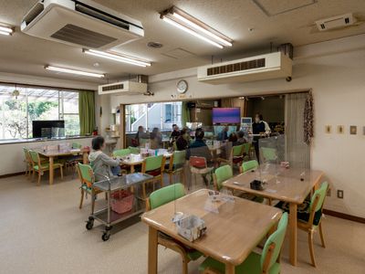 職員と利用者の交流風景