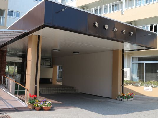 歓迎するエントランス風景