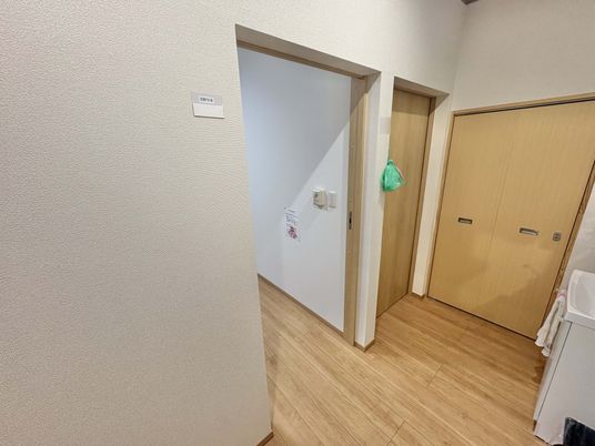 木の床の廊下