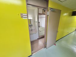 洗面台付きの和室