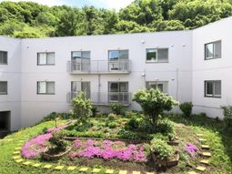 緑豊かな中庭の景観