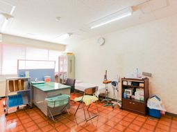 機能訓練室の明るい空間