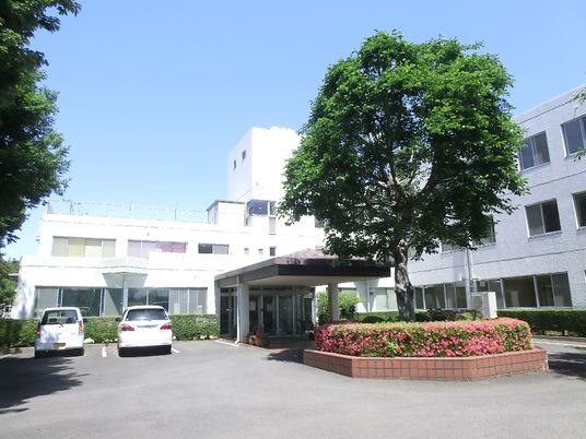 開放的な施設の外観
