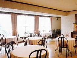 明るい食堂の様子