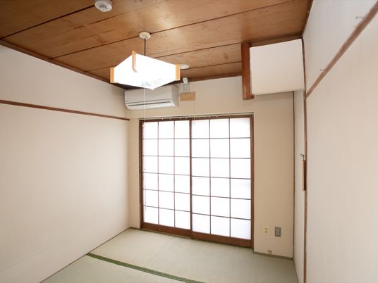 落ち着いた和室
