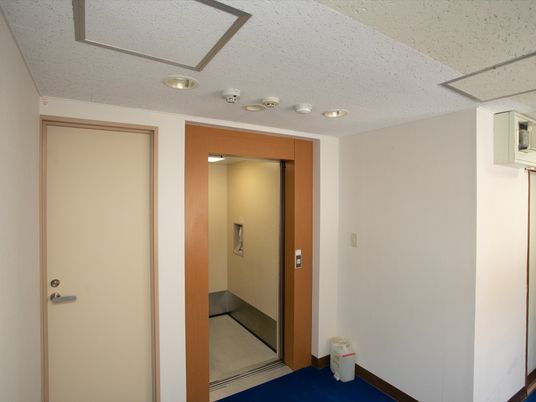 職員用通路の一角