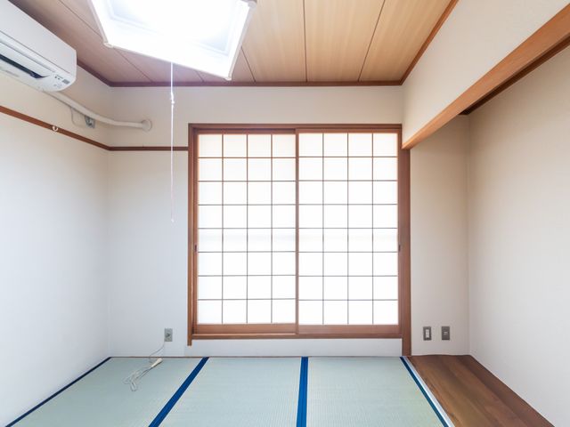 和室の居室 居室 畳の部屋は落ち着いた雰囲気です。明るい自然光が障子から差し込みます。