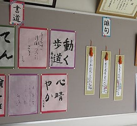 掲示物の壁