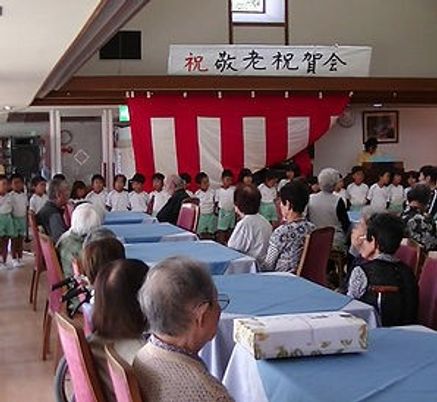 賑やかなイベントホール  