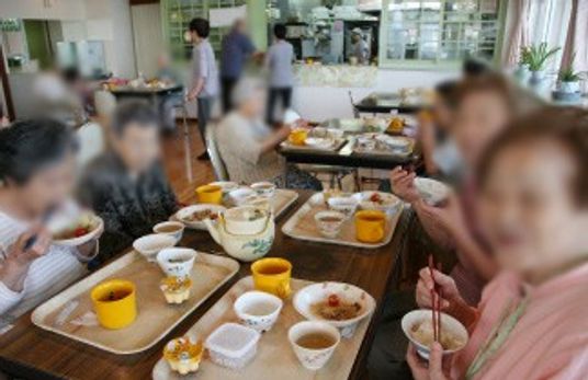 活気ある食事風景