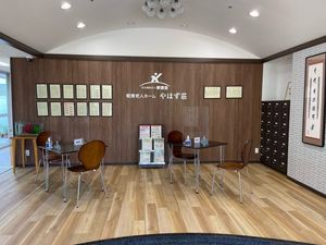 資料を展示するロビー