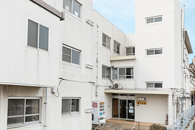 清潔感のある建物のエントランス