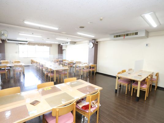 広々としたダイニングエリア