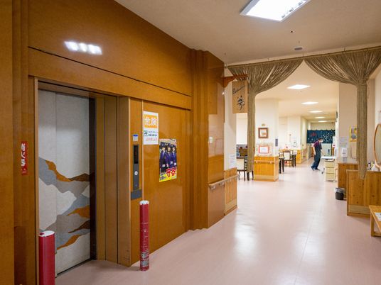 廊下に面したエレベーター