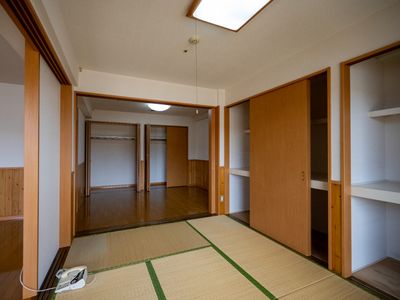 明るく広々とした和室