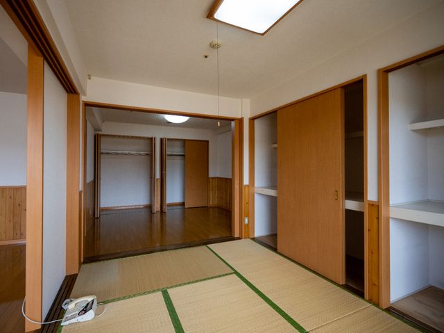 明るく広々とした和室