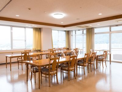 明るい食堂の風景
