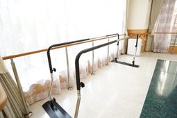 手すり付き廊下