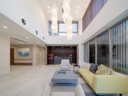 モダンなロビーの景観