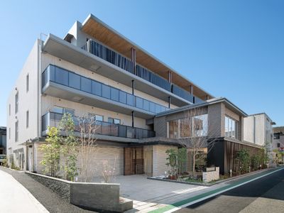 モダンな外観の建物