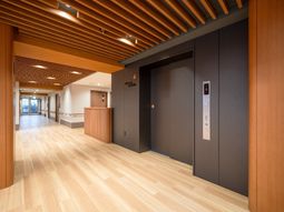 廊下とエレベーター