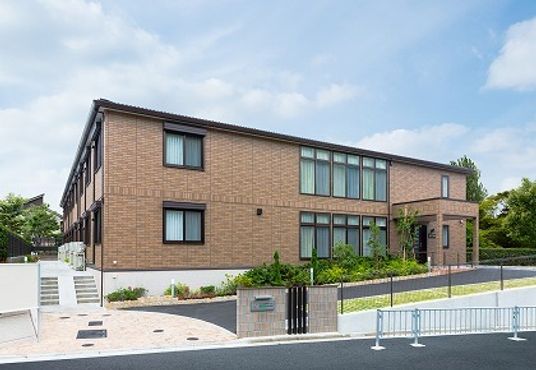 広い建物の外観