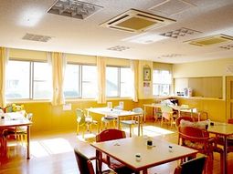 明るいダイニングスペース