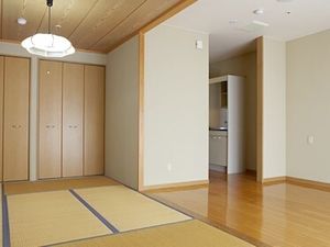 清潔な和室とキッチン