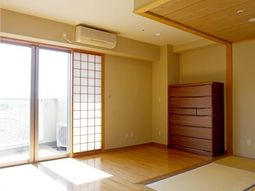 明るい和洋室の一角