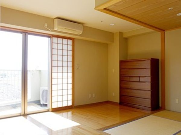 明るい和洋室の一角