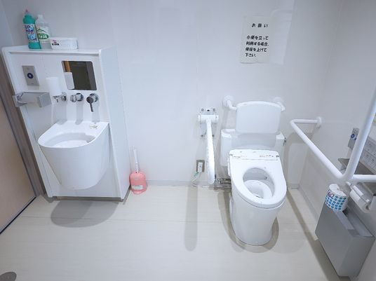 バリアフリーの洗面トイレ