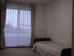 広々したシンプルな居室