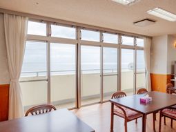 海が見えるダイニングルーム