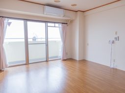 明るい居室の一角