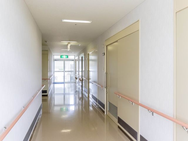 明るいクリーンな廊下