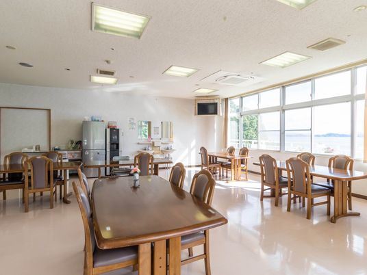 採光良い明るい食堂