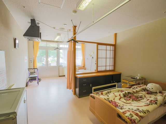 居心地の良い居室 居室 明るく清潔感のある居室です。快適な生活スペースでゆったりとお過ごしいただけます。