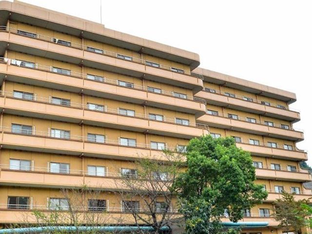 多階層の建物外観 外観 広々とした造りが特徴の建物ですので、空間にゆとりを持って勤務することが可能です。