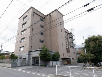 多階層の建物外観