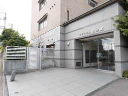 エントランスの外観