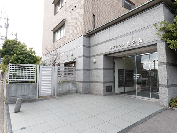 エントランスの外観