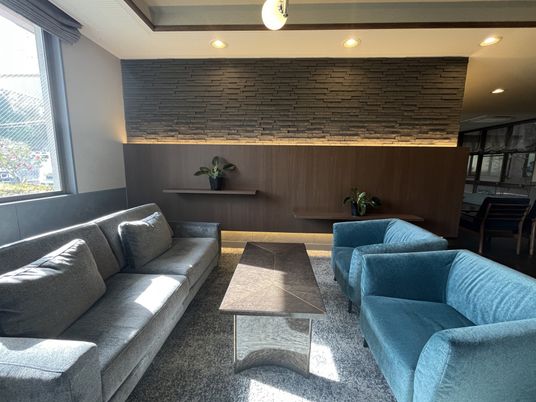 広々としたラウンジ