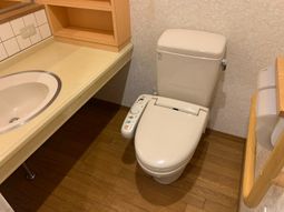広い洗面付きトイレ  