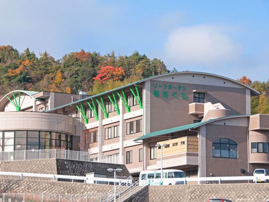 自然豊かな施設外観