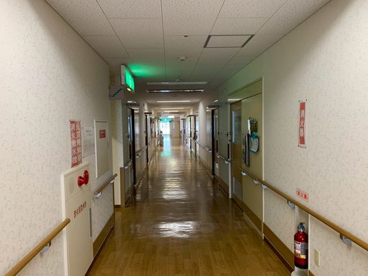 直線の長い廊下