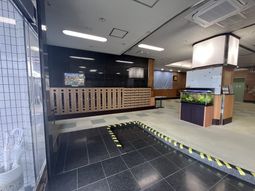 受付と水槽の空間