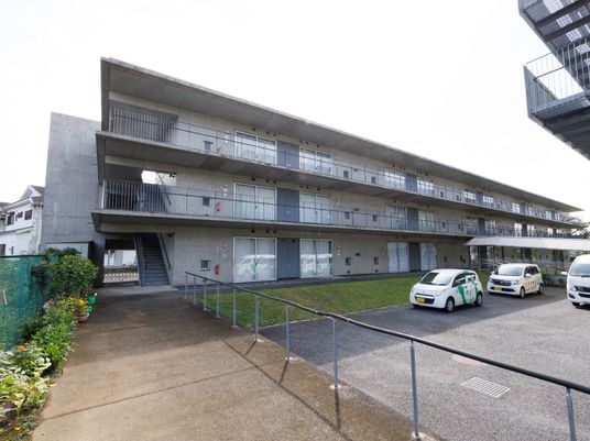 多階層建物の外観